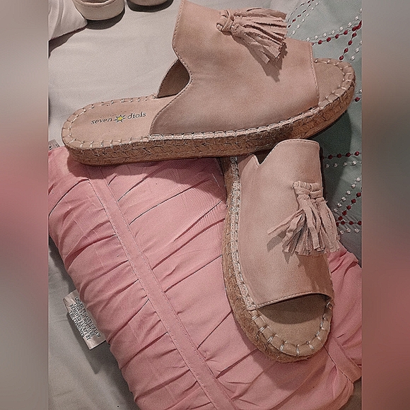 Seven dials 8 1/2 woman's sandals . - Picture 1 of 4